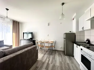 Kuchnia lub aneks kuchenny w obiekcie Iwaszkiewicza Apartment - Parking & Balcony