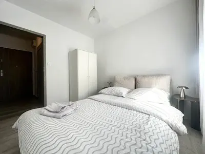 Łóżko lub łóżka w pokoju w obiekcie Iwaszkiewicza Apartment - Parking & Balcony