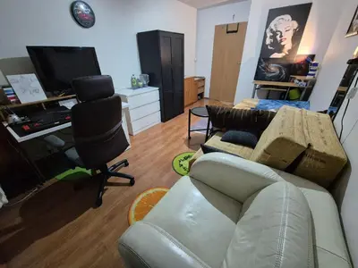 Telewizja i/lub zestaw kina domowego w obiekcie Cosy Spacious Room - Wrocław
