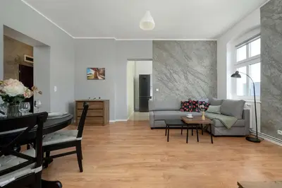 Część wypoczynkowa w obiekcie Spacious Apartment with WiFi & Smart TV Remote Working by Noclegi Renters