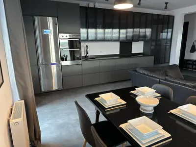 Kuchnia lub aneks kuchenny w obiekcie Apartment z tarasem
