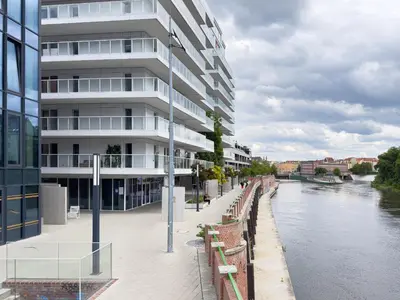 Widok na rzekę nieopodal tego apartamentu