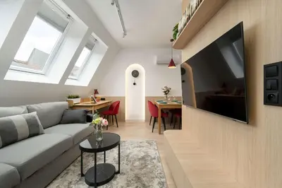Telewizja i/lub zestaw kina domowego w obiekcie Climatic Apartment in the Centre of Wrocław Near the Market Square by Noclegi Renters