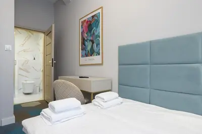 Łóżko lub łóżka w pokoju w obiekcie Moon ApartHotel