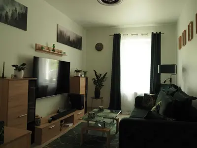 Telewizja i/lub zestaw kina domowego w obiekcie ZIELONO Mi 2