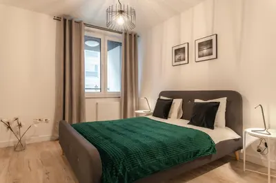 Łóżko lub łóżka w pokoju w obiekcie Pure Home Premium Apartments - Free Parking & AC