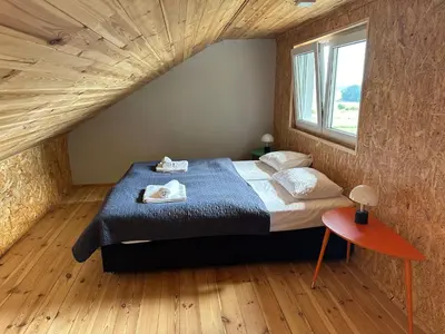 Łóżko lub łóżka w pokoju w obiekcie Domki Machnice