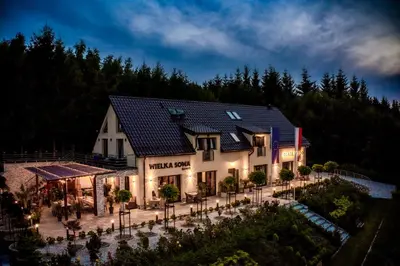 Budynek, w którym mieści się hotel
