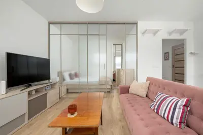 Telewizja i/lub zestaw kina domowego w obiekcie Cozy Apartment Wrocław with Garage Access by Noclegi Renters
