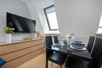 Telewizja i/lub zestaw kina domowego w obiekcie Functional Studio close to the Old Town by Noclegi Renters