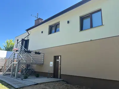 Budynek, w którym mieści się apartament