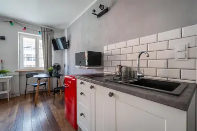 Kuchnia lub aneks kuchenny w obiekcie RentPlanet - Studio Rynek Ratusz