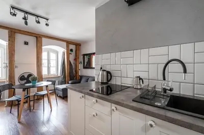 Kuchnia lub aneks kuchenny w obiekcie RentPlanet - Studio Rynek Ratusz