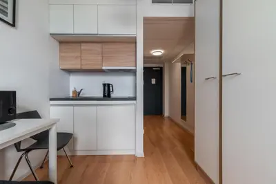 Kuchnia lub aneks kuchenny w obiekcie RentPlanet - Studio Bierutowska