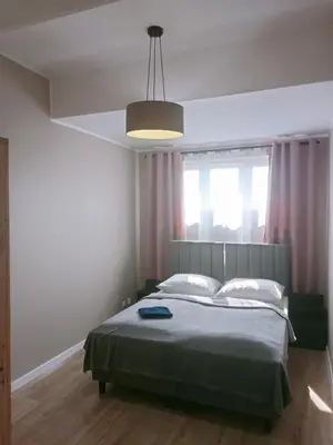Łóżko lub łóżka w pokoju w obiekcie Apartament z Widokiem, wygodny Apartament z sypialnią, kuchnią i salonem, 47m2, bezpłatny garaż