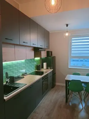 Kuchnia lub aneks kuchenny w obiekcie Apartament z Widokiem, wygodny Apartament z sypialnią, kuchnią i salonem, 47m2, bezpłatny garaż