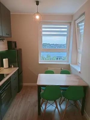 Kuchnia lub aneks kuchenny w obiekcie Apartament z Widokiem, wygodny Apartament z sypialnią, kuchnią i salonem, 47m2, bezpłatny garaż