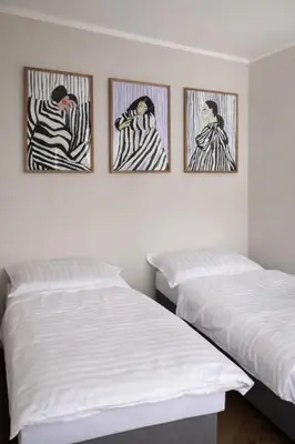 Łóżko lub łóżka w pokoju w obiekcie Studio Odrodzenia 5 Centrum Lubina