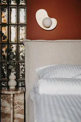 Łóżko lub łóżka w pokoju w obiekcie Czysta 4 - Apartament w Centrum Wrocławia, nowoczesny design, taras na dachu i przestrzeń do pracy - Wrocław - Fair Rentals