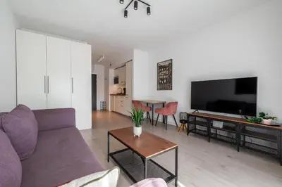 Telewizja i/lub zestaw kina domowego w obiekcie RentPlanet - Apartament Ptasia