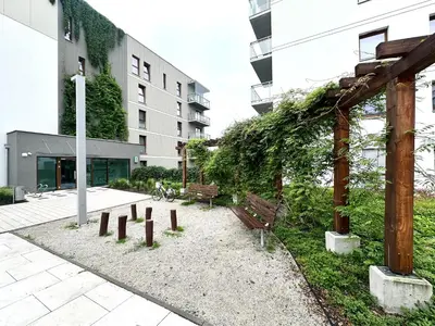 Ogród w obiekcie Wichrowa Apartment - Parking - Self Check-In 20h