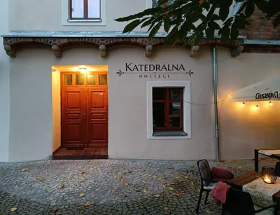 Budynek, w którym mieści się aparthotel