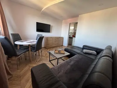 Telewizja i/lub zestaw kina domowego w obiekcie ApartamentsByMatyrafa-XIII
