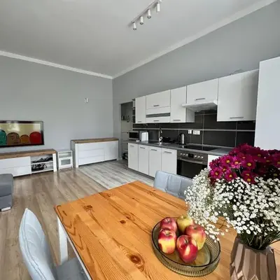 Quiet apartment by the market