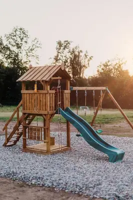 Plac zabaw dla dzieci w obiekcie Domki Sudecka Przystań