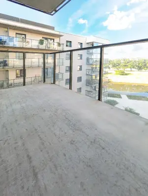 Balkon lub taras w obiekcie 6th Floor Studio with the River View by BookingHost