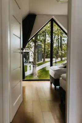 Łóżko lub łóżka w pokoju w obiekcie Treehouses
