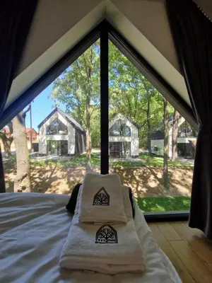 Łóżko lub łóżka w pokoju w obiekcie Treehouses
