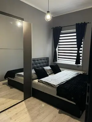 Łóżko lub łóżka w pokoju w obiekcie Apartamencik na doby 2 - Lubin