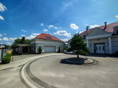 Budynek, w którym mieści się apartament