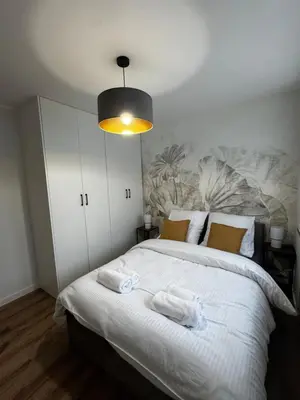 Łóżko lub łóżka w pokoju w obiekcie Malczewskiego 2