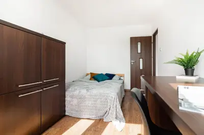 Łóżko lub łóżka w pokoju w obiekcie CityStay Młodych Techników