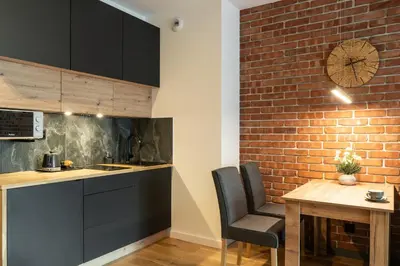 Kuchnia lub aneks kuchenny w obiekcie RentPlanet - Sienkiewicza Residence