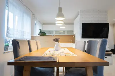 Telewizja i/lub zestaw kina domowego w obiekcie Apartament Przyjemna Opole