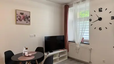 Telewizja i/lub zestaw kina domowego w obiekcie StayZdrój by LibertaRent