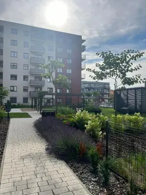 Ogród w obiekcie Apartament Browary Wrocławskie Prywatny Parking Siłownia
