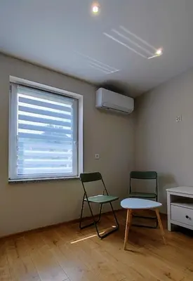 Część wypoczynkowa w obiekcie Apartament Wysoka 580 z prywatną łazienką