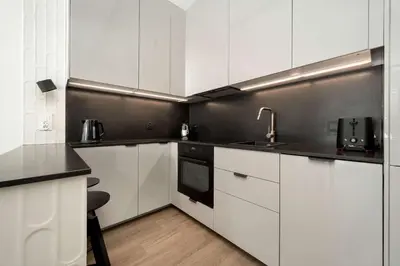Kuchnia lub aneks kuchenny w obiekcie Prestiżowe Apartamenty z Widokiem na Rzekę i Parkingiem by Renters Prestige