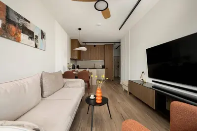Telewizja i/lub zestaw kina domowego w obiekcie Prestiżowe Apartamenty z Widokiem na Rzekę i Parkingiem by Renters Prestige