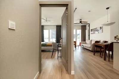 Część wypoczynkowa w obiekcie Prestiżowe Apartamenty z Widokiem na Rzekę i Parkingiem by Renters Prestige