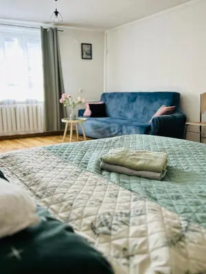 Łóżko lub łóżka w pokoju w obiekcie Duży apartament z kuchnią i łazienką w centrum Namysłowa