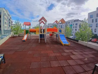 Plac zabaw dla dzieci w obiekcie Słoneczny Apartament