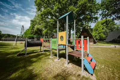 Plac zabaw dla dzieci w obiekcie Ośrodek Wypoczynkowy Nad Leśną Wodą