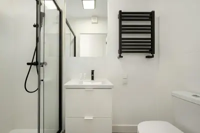 Łazienka w obiekcie Legnicka Cozy & Modern Studio in Wrocław by Noclegi Renters