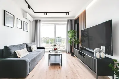Telewizja i/lub zestaw kina domowego w obiekcie Rent Invest - Braniborska Apartament Parking Klimatyzacja