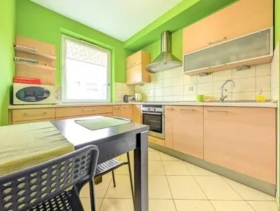 Kuchnia lub aneks kuchenny w obiekcie Mosiężna Przystań Homely Apartment by BookingHost